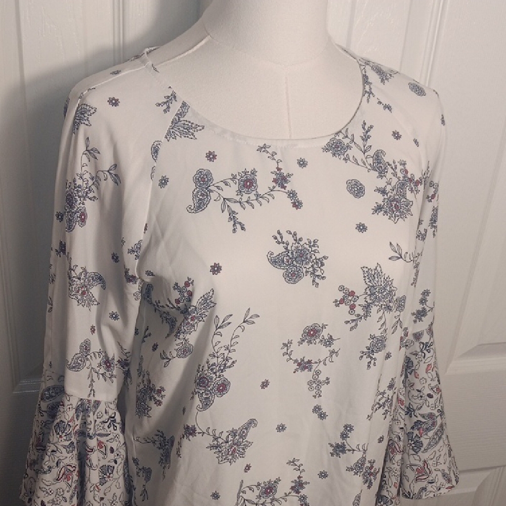 LC Lauren Conrad Floral Bell Sleeve Blouse - Picture 4 of 15